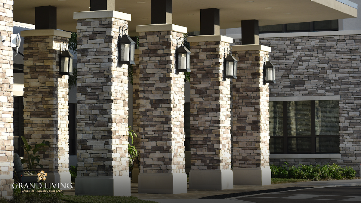 Grand Living at Naples